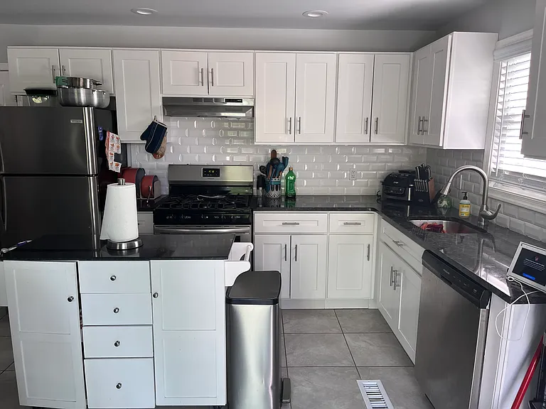 570 Eagle Rock Ave — Photo 2