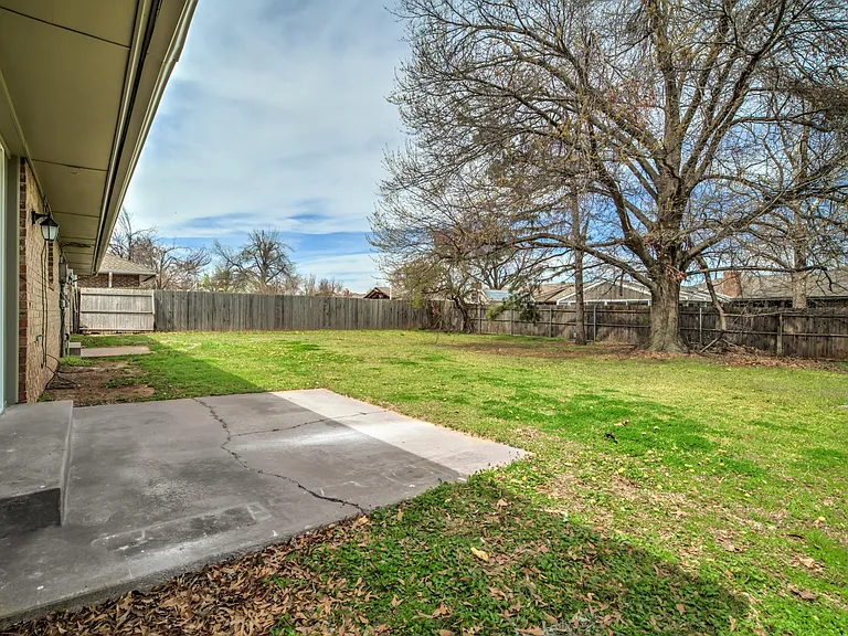 605 Saint James Pl — Photo 39