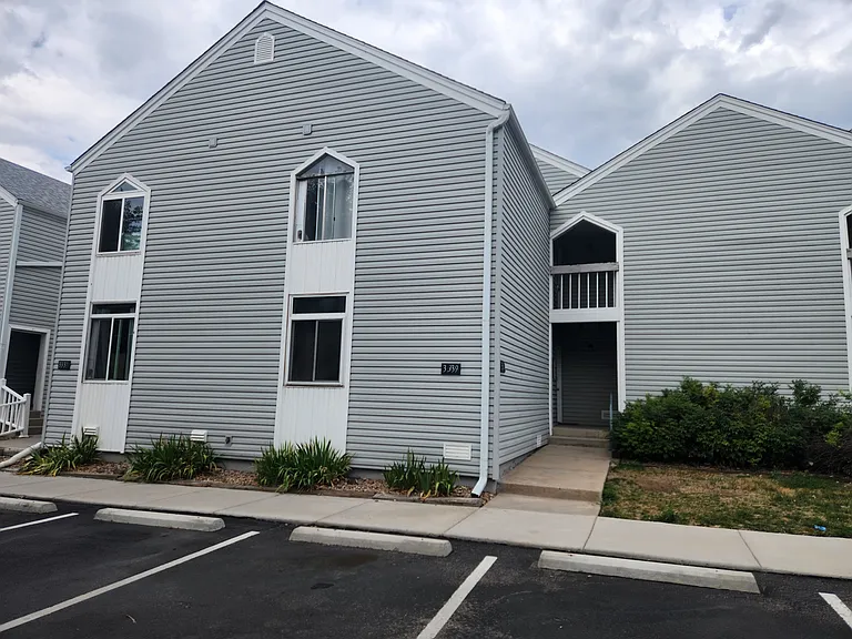 3339 S Monaco Street Pkwy #B-1 — Photo 1