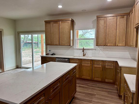 3rd image of 8450 Larkspur Ave