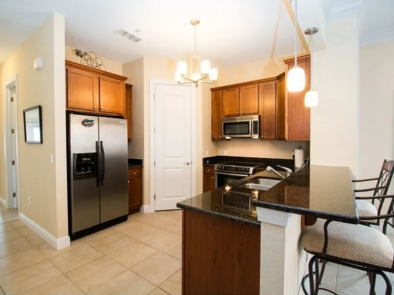 230 SW 2nd Ave — Photo 5