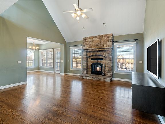3rd image of 5102 S Grove Dr