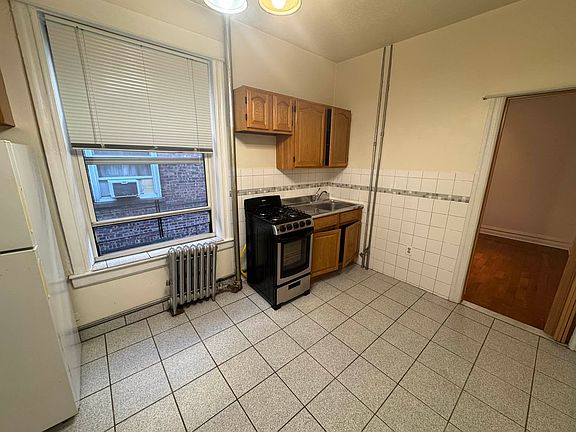 4th image of 24-27 Steinway St #20