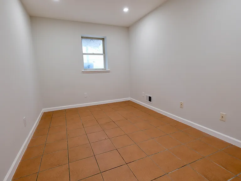 9 Thorne St #G — Photo 14
