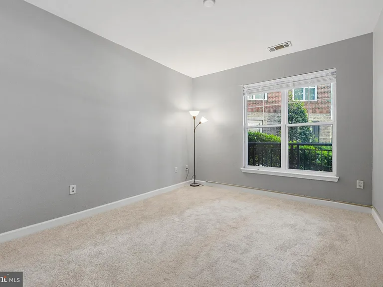 501 Hungerford Dr #144 — Photo 32
