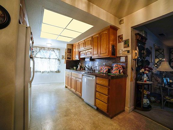 3rd image of 714 Continental Dr