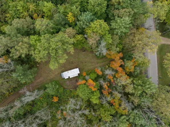 1808 E 24th St, White Cloud, MI 49349