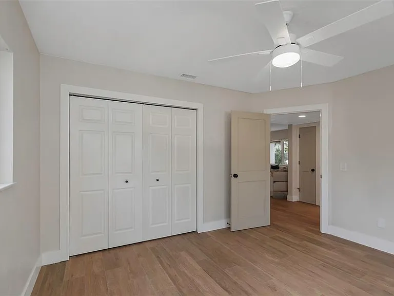 245 Grove Cir N — Photo 23