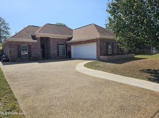 306 E Magnolia Pl, Pearl, MS 39208