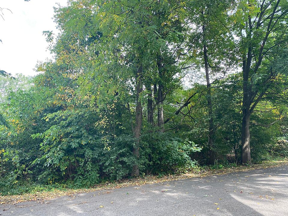 2nd image of 1279 Eddie Dr