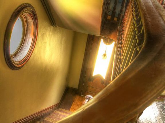 Private Entry Foyer w/grand stairway into appartment