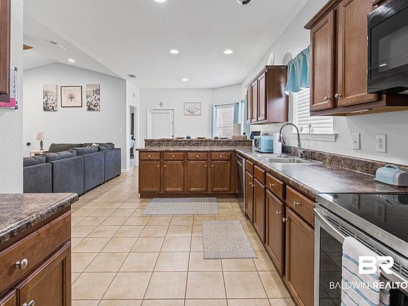 4th image of 4107 Nottingham Dr