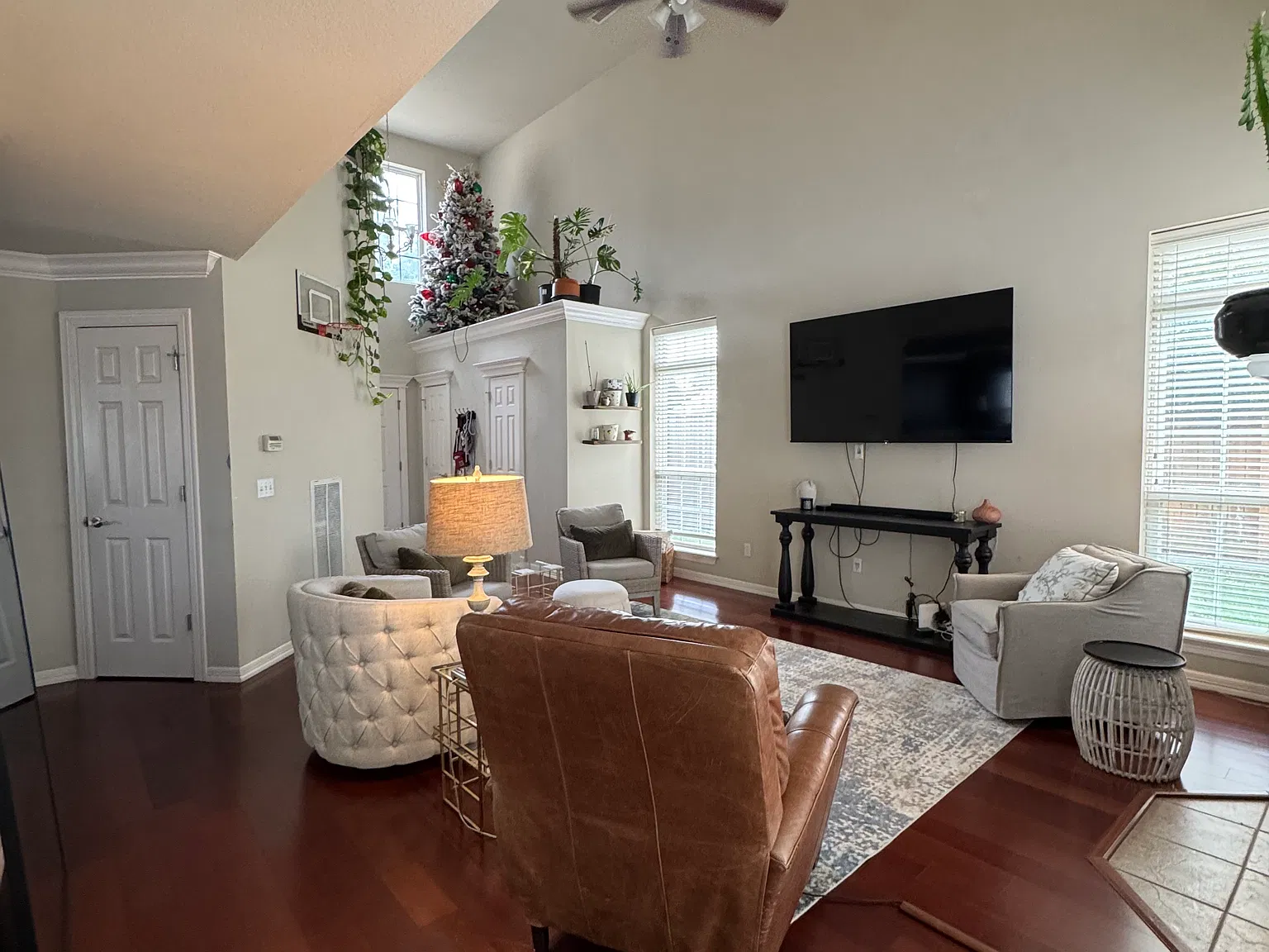 3 bed, 1895 sqft, $2,100 — Photo 4