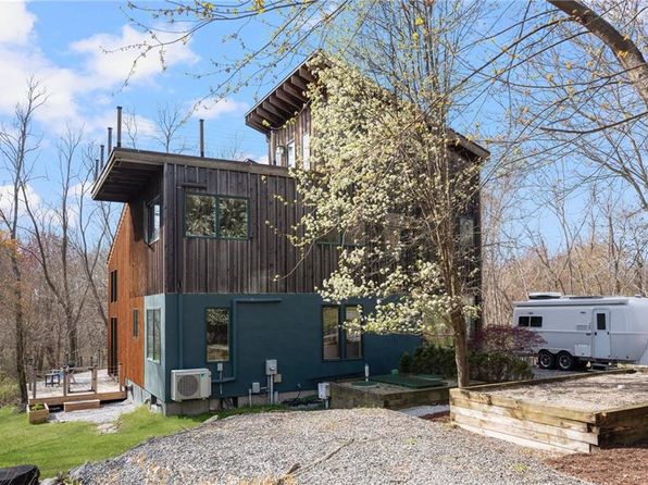 85 Gondola Ave, Jamestown, RI 02835