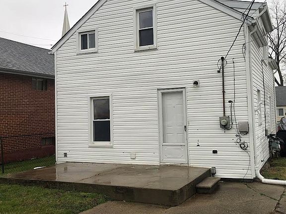 3rd image of 25334 Pinehurst St #1