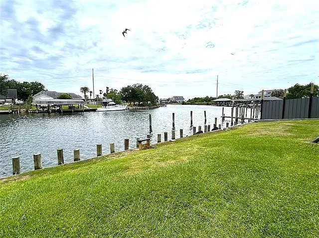 3 bed, 1.5 bath, 1255 sqft, $1,250 — Photo 2