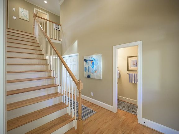 3rd image of 102 Westover Ct