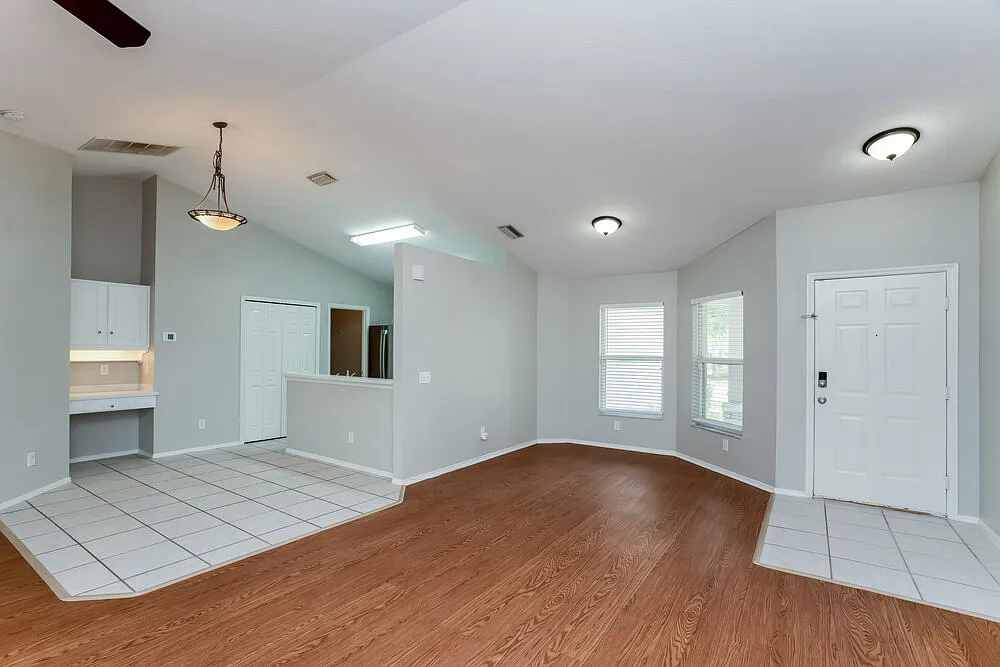 4 bed, 2.0 bath, 1812 sqft, $2,720 — Photo 4