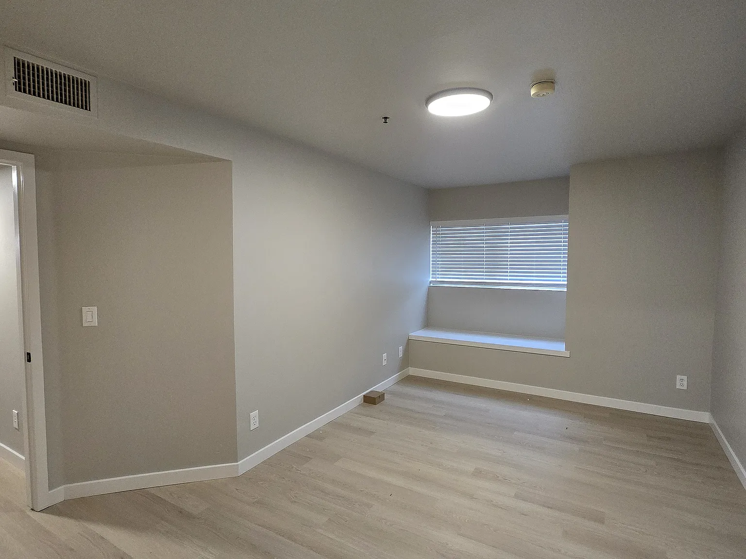 2 bed, 948 sqft, $2,400 — Photo 2