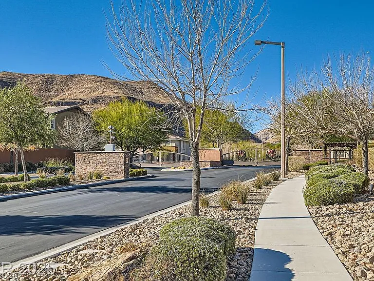 5873 Skyfall Ct — Photo 54