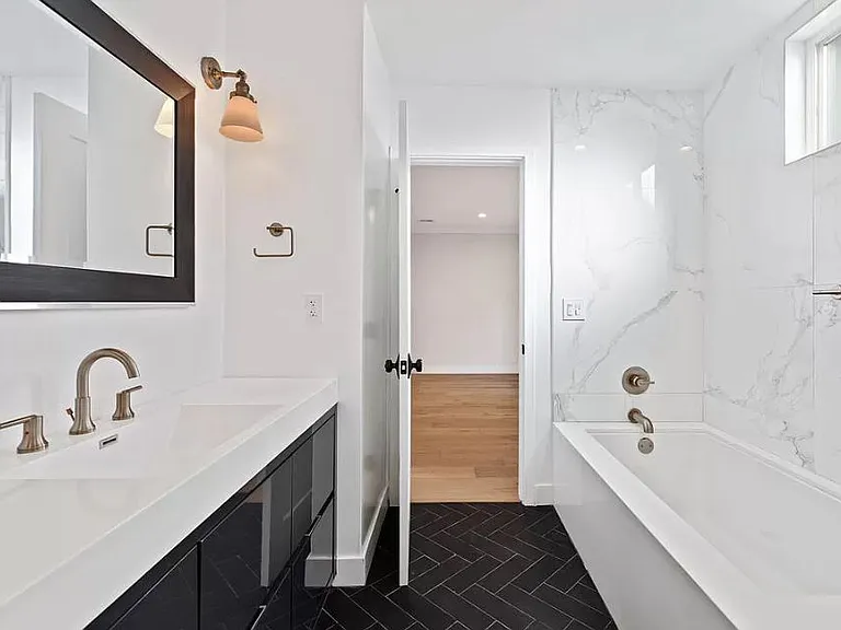 153 S Palm Dr #5 — Photo 7