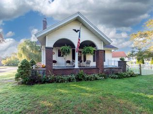 54 Hillcrest Rd, Latham, NY 12110