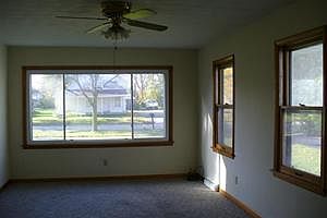 4th image of 316 S Broadway St