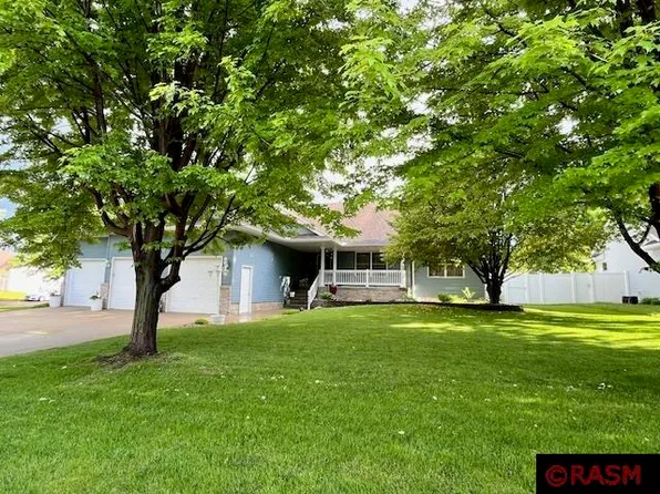 1600 Bonnie Ln, Saint Peter, MN 56082