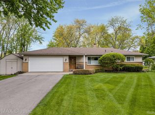 804 Bonita Dr, White Lake, MI 48383