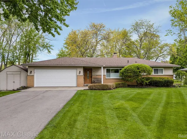 804 Bonita Dr, White Lake, MI 48383