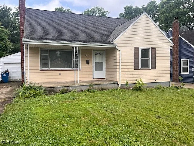 327 Sanderson Ave photo 1