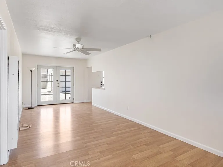 1104 Torrance Blvd — Photo 2