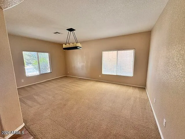 5 bed, 3.0 bath, 2806 sqft, $2,400 — Photo 2