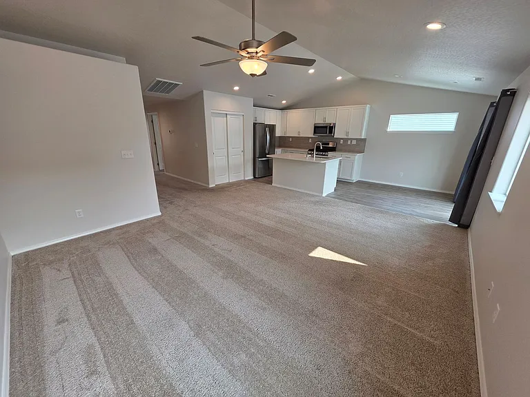 918 Cougars St — Photo 3