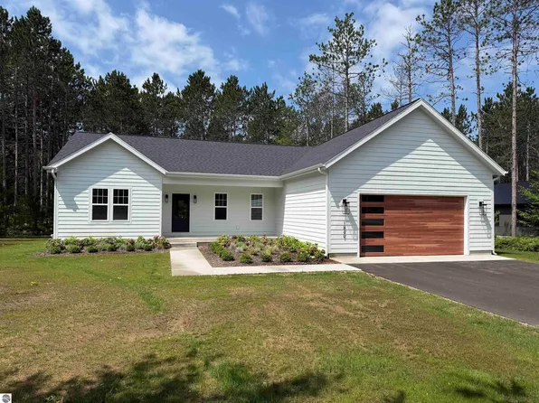 1849 Cascade Trl, Traverse City, MI 49685