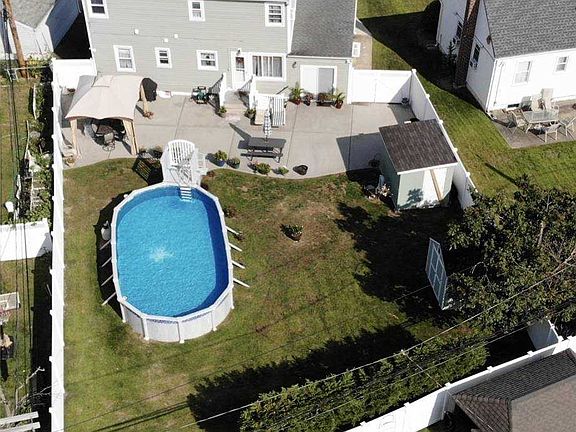 4th image of 1055 Sherman Dr