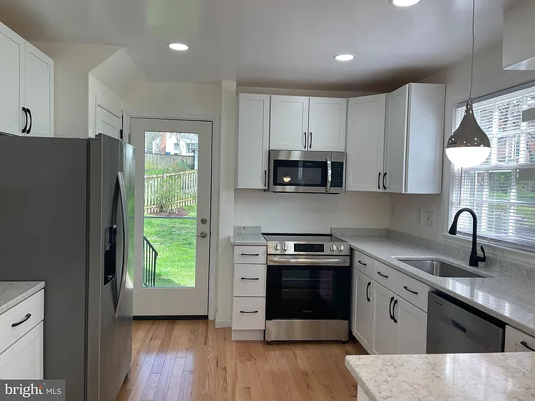 2924 Marshall St — Photo 4