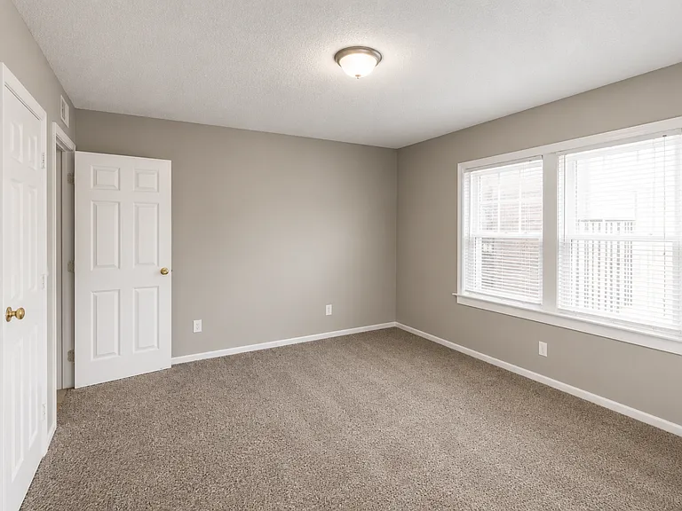 Roanoke Court Apartments — Photo 16