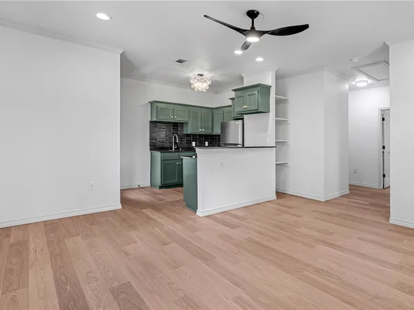 1137 N Leverett Ave #202, Fayetteville, AR 72703
