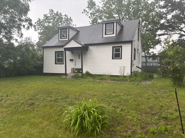 26 Fuller Ter, Colonie, NY 12205