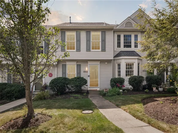 1352 Meadowbrook Dr, Canonsburg, PA 15317