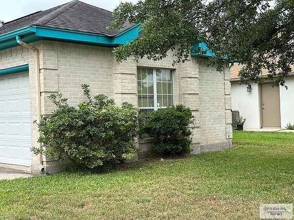 3rd image of 2301 Lazy Lake Dr
