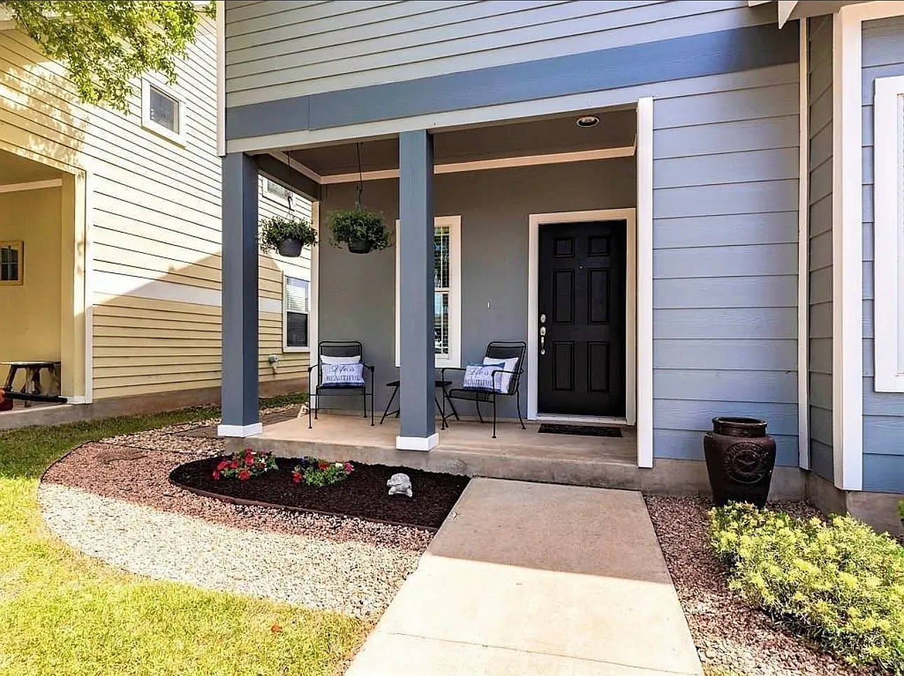 3 bed, 2.5 bath, 1303 sqft, $2,100 — Photo 4