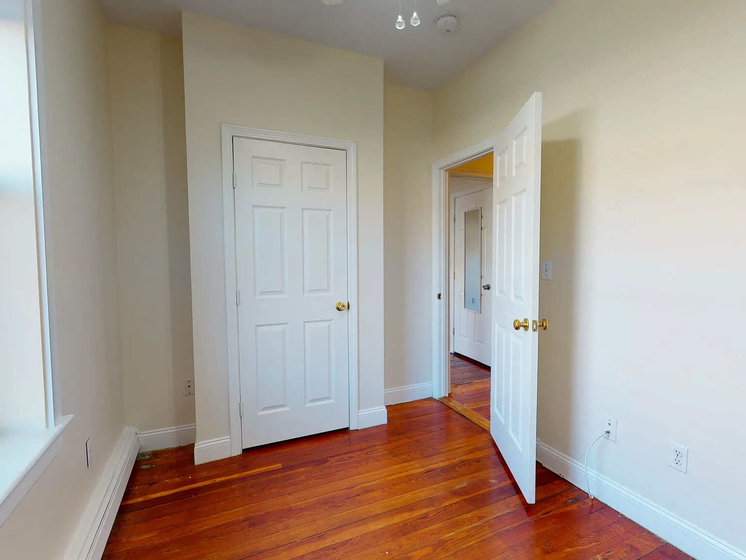 4 bed, 2.0 bath, 1200 sqft, $3,100 — Photo 2
