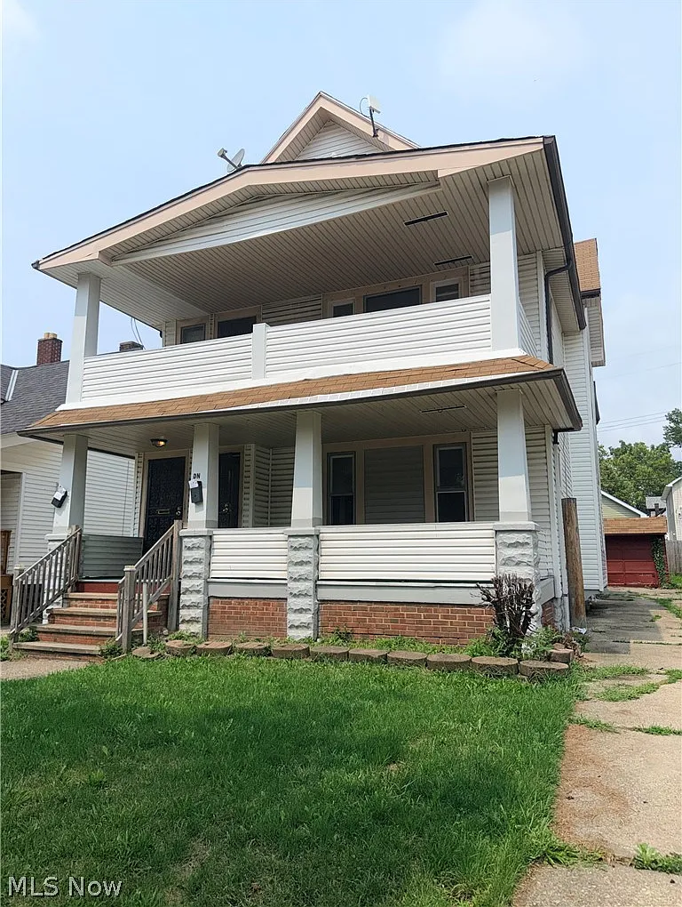 2 bed, 1.0 bath, $800 — Photo 2