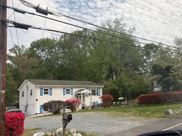 123 Roberts Rd, Fairfax, VA 22032