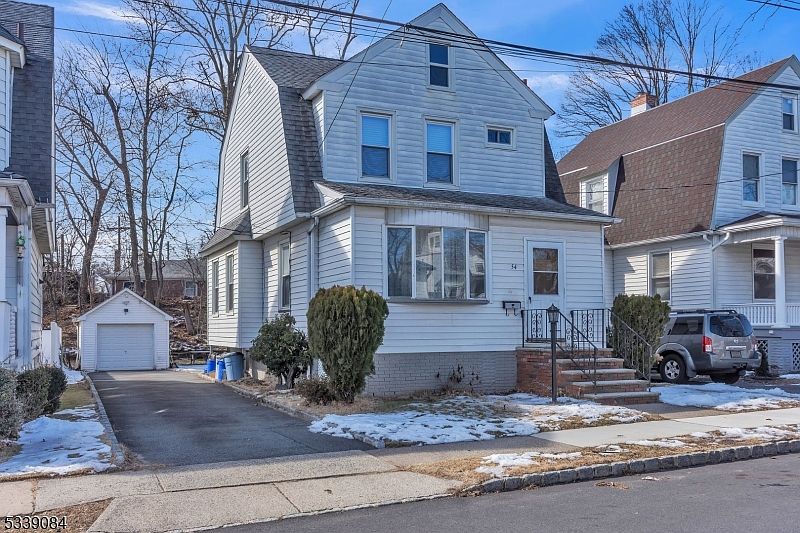 1st image of 54 William St