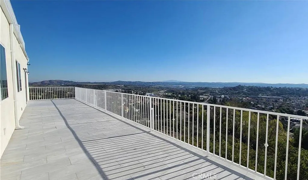 1 bed, 1000 sqft, $2,850 — Photo 1