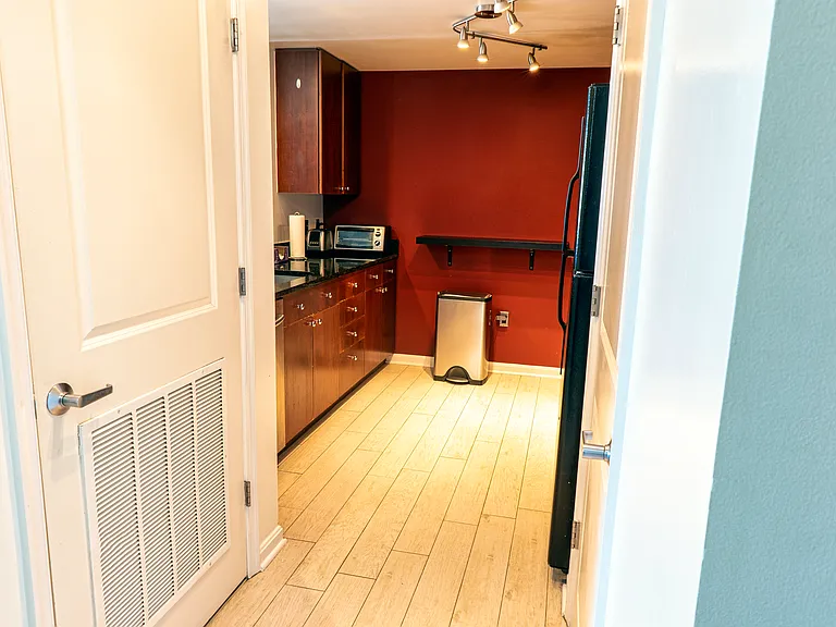 Full kitchen