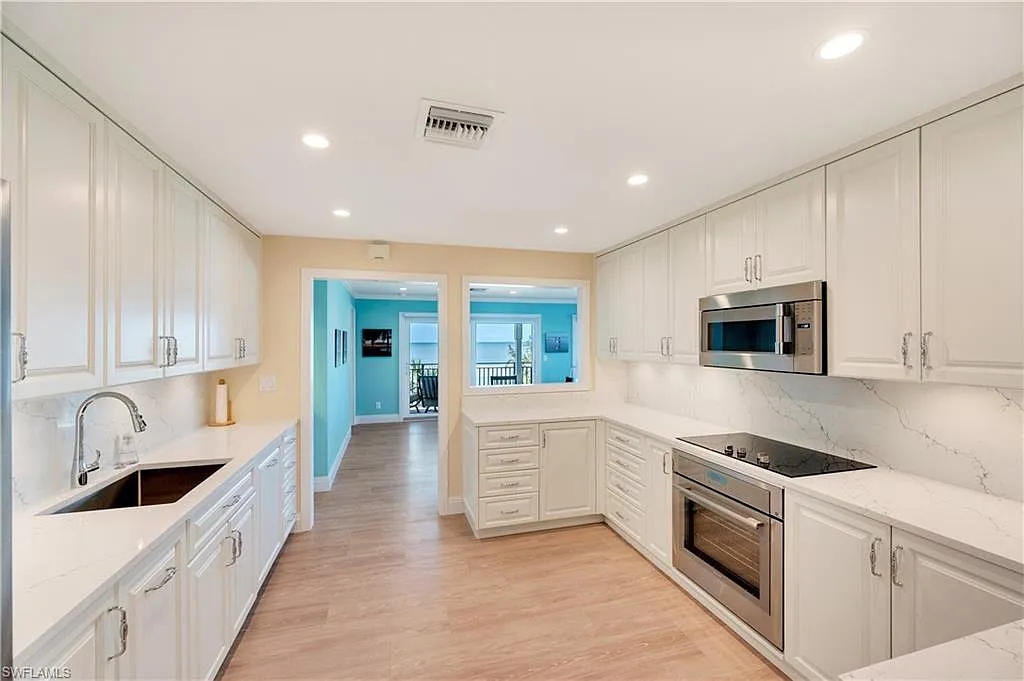 3 bed, 2.5 bath, 2030 sqft, $20,000 — Photo 4